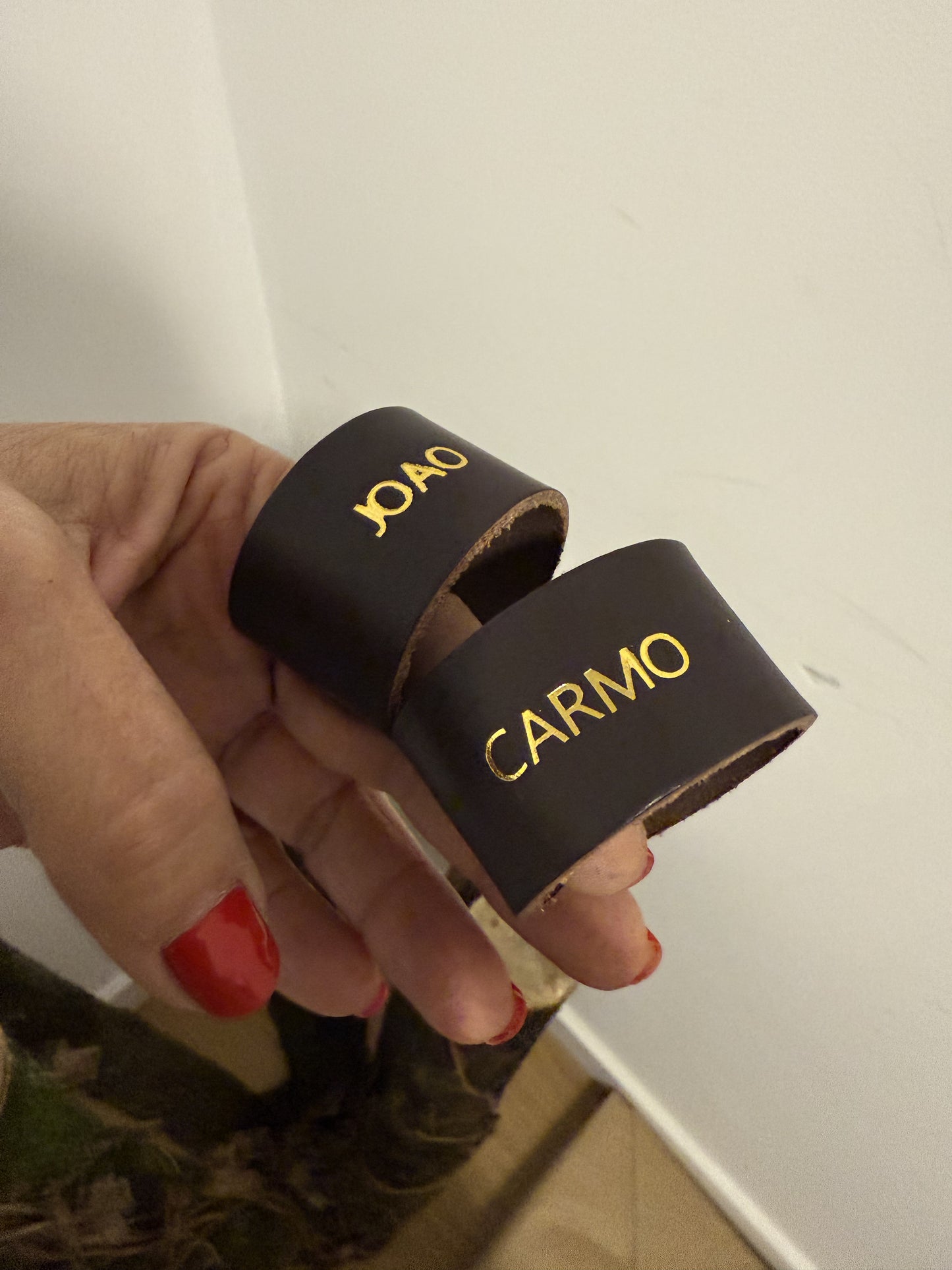 argolas com nome ou inicias dourado